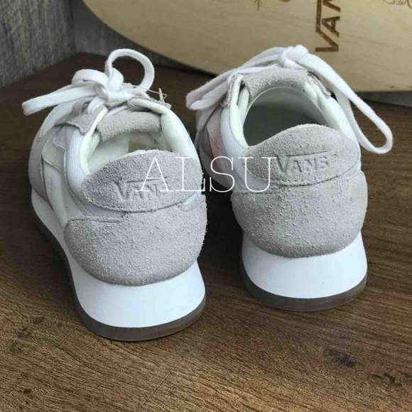 NWT VANS Runner White Suede Canvas Kid’s AUTHENTIC - Picture 2 of 8